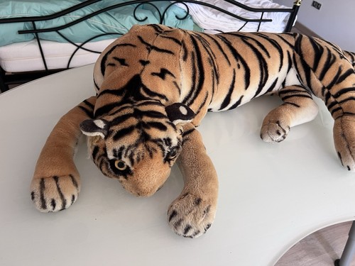 Plüschtier tiger liegend - tiger,